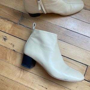 COPY - Everlane size 7, Day Glove boot in Ecru. Worn 3-4x only.